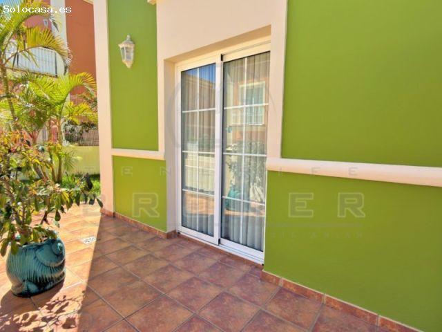 Chalet pareado luminoso con amplio garaje, jardín y piscina comunitaria