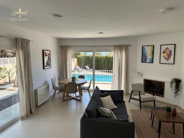 CHALET PAREDADO DISPONIBLE EN ALQUILER DESDE AHORA HASTA JUNIO 2026