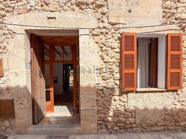 Chalet, Petra