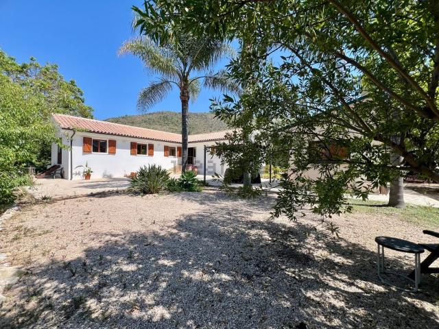 Chalet, Pego