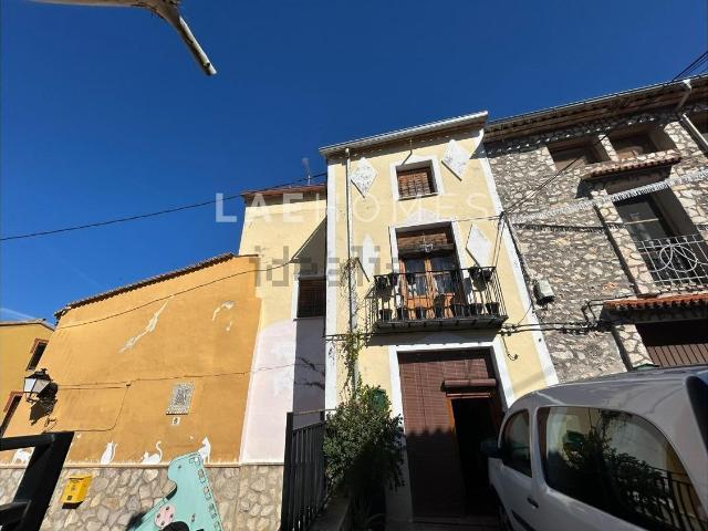 Chalet, Planes