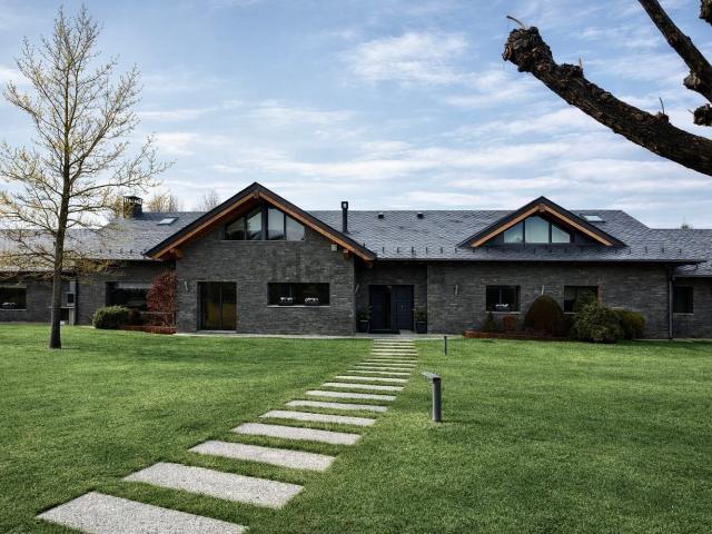 Chalet, Prats i Sansor