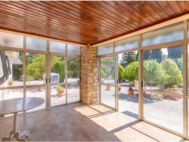 Chalet premium con 4.251m de parcela, piscina, pista de tenis y casa de invitados independiente