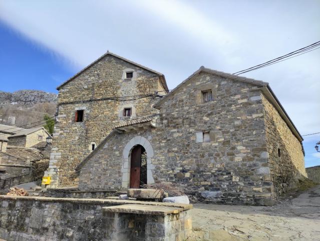 Chalet, Puértolas