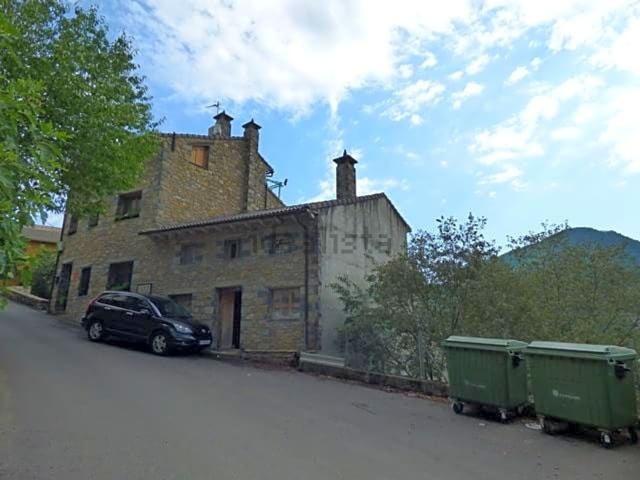 Chalet, Puértolas