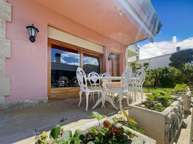 Chalet, Roses