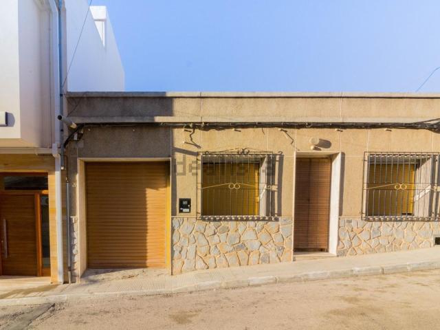 Chalet, Redovan