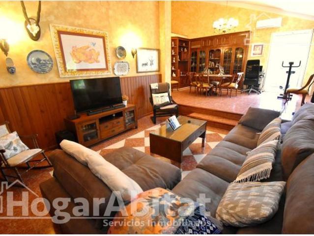 CHALET REFORMADO, AMPLIO CON PISCINA PRIVADA, GARAJE Y PARCELA RÚSTICA