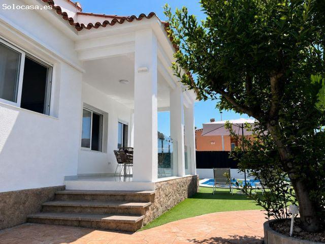 Chalet reformado en una planta, parcela esquinera y vivienda auxiliar