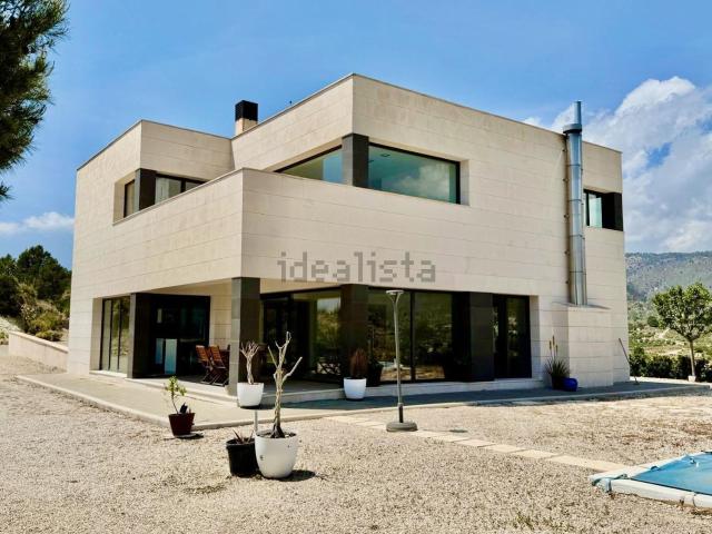Chalet, Relleu