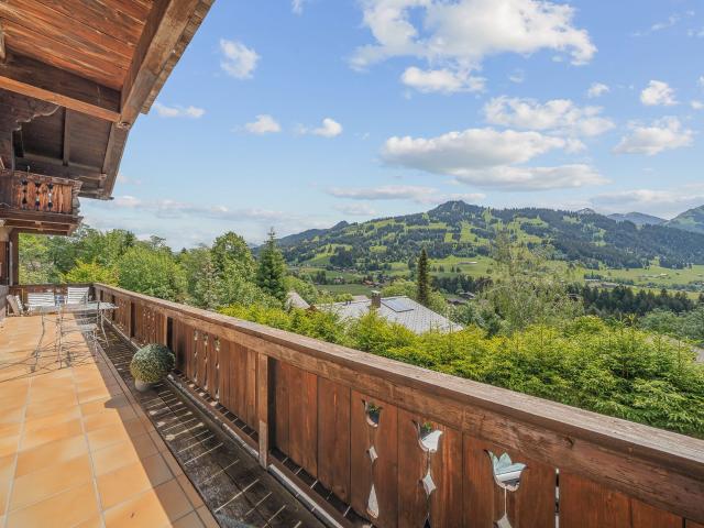 Chalet with 5.5 rooms on sale in Schönried 200 m² | dreamo. Ch