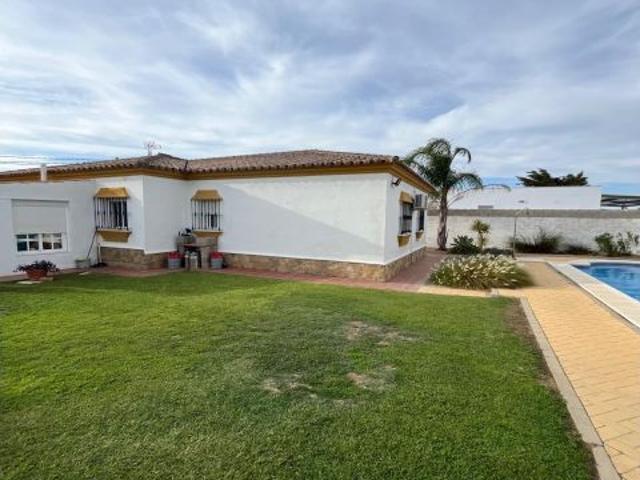 CHALET TOTALMENTE URBANIZADO, CON AGUA DE LA RED TODOS LOS SERVICIOS