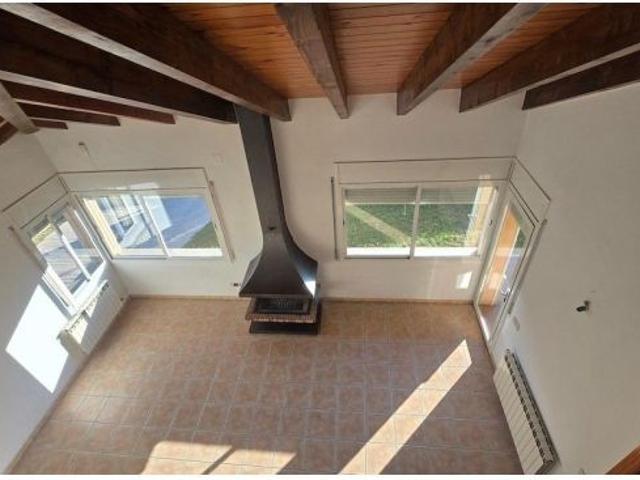 Chalet totalmente amueblado de 220 m2 rodeado de jardín llano de 650 m2