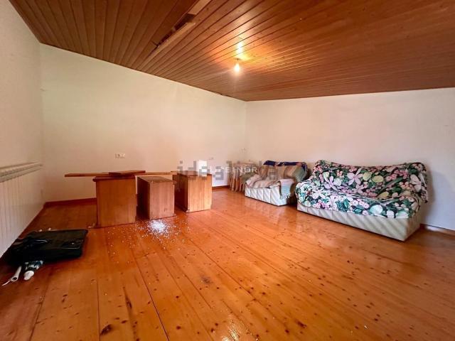 Chalet, Toén