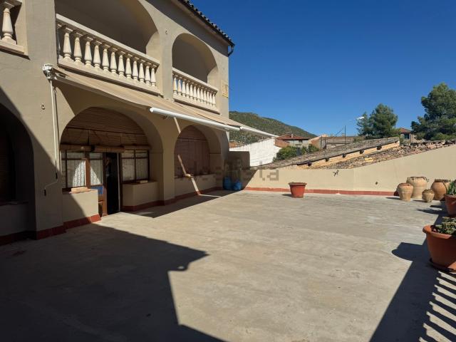 Chalet, Torá