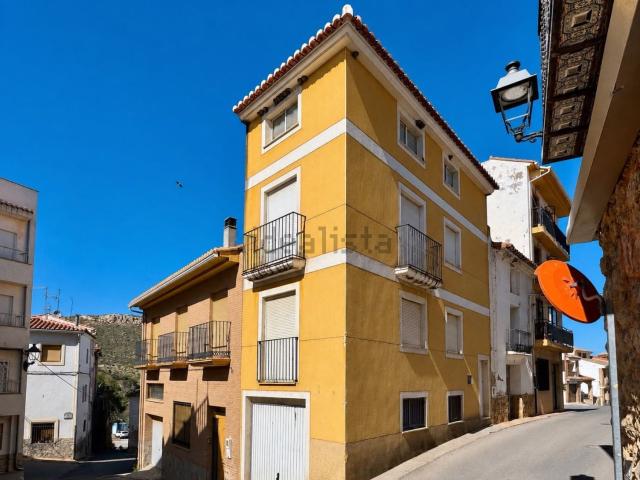 Chalet, Toras