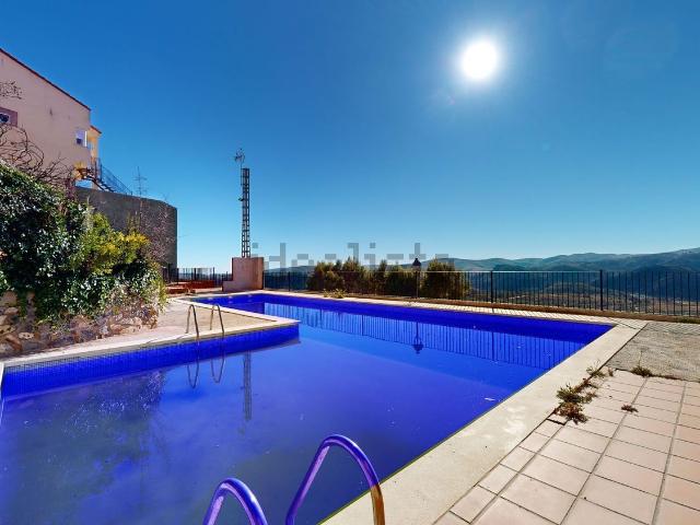 Chalet, Toras