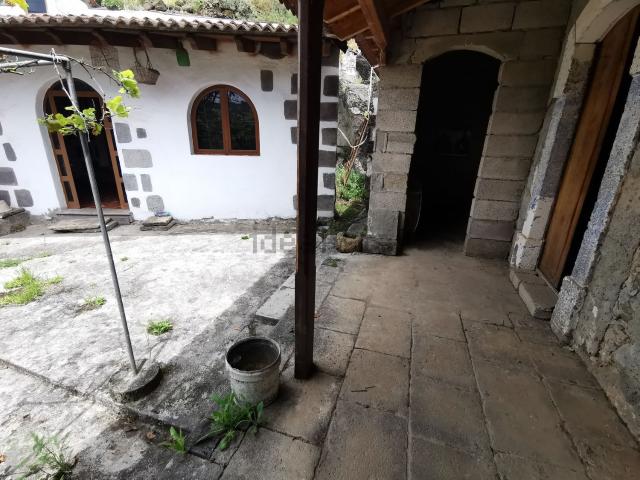 Chalet, Teror