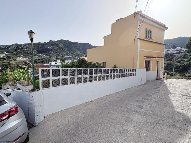 Chalet, Teror