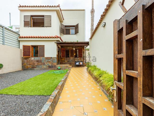 Chalet, Teror