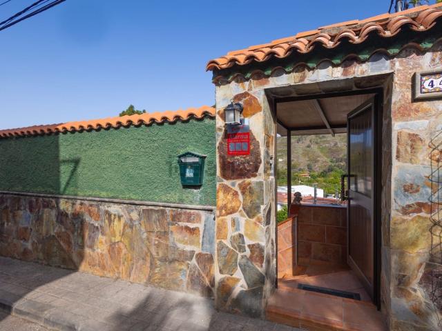 Chalet, Teror