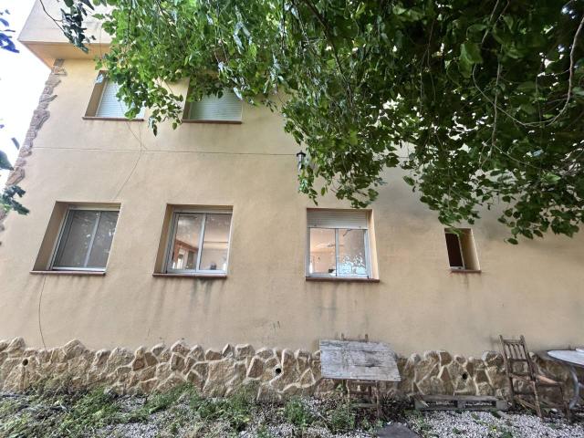 CHALET,TERRENO Y NAVES