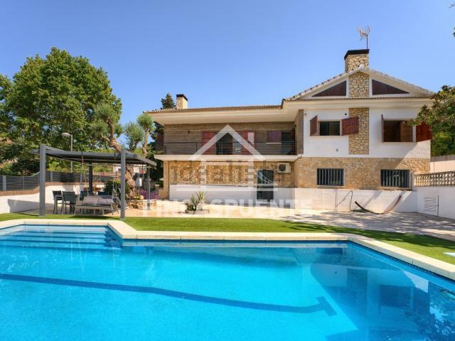 Chalet, Tiana