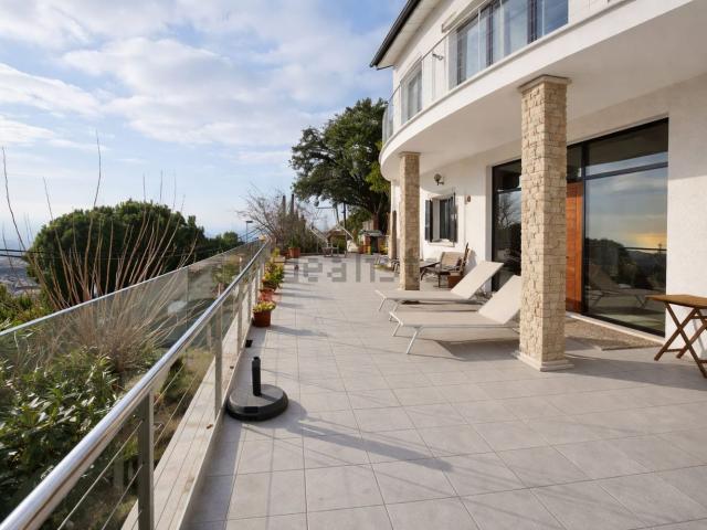 Chalet, Tiana