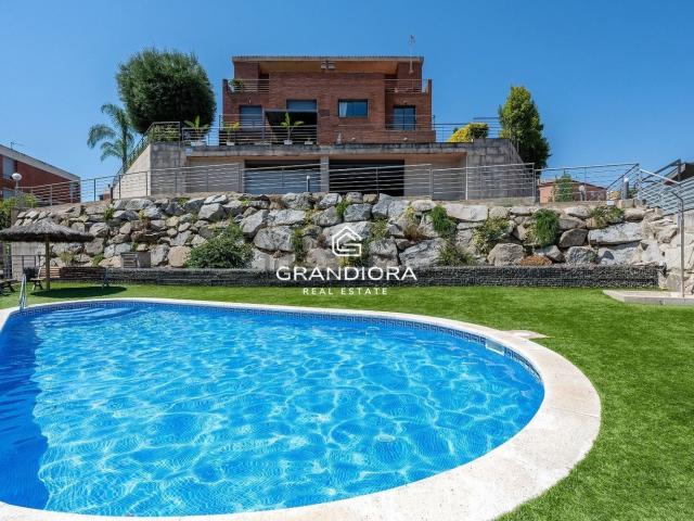 Chalet, Tiana