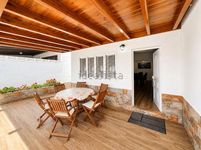 Chalet, Tias
