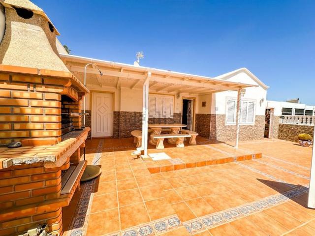 Chalet, Tias