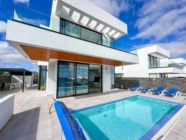 Chalet, Tias