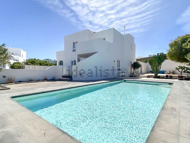 Chalet, Tias