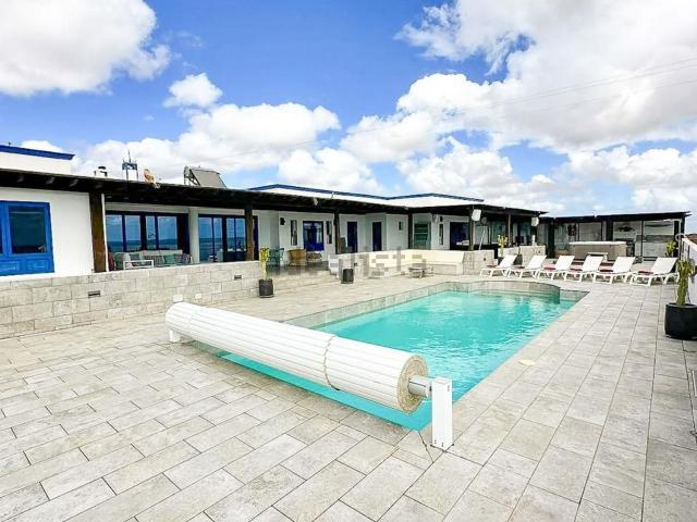 Chalet, Tias