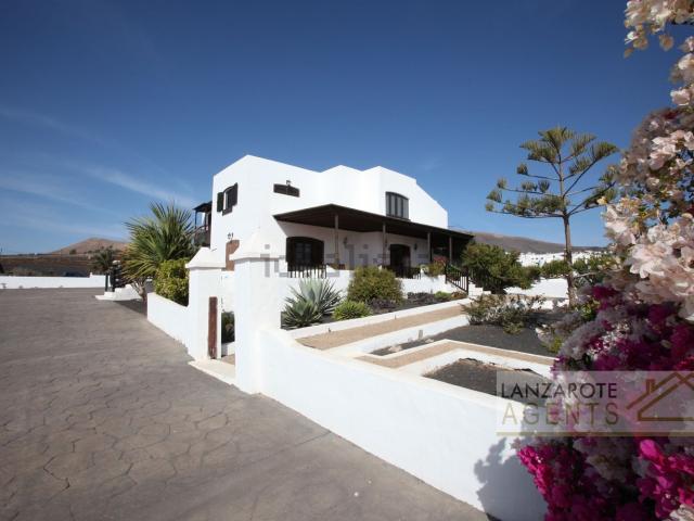 Chalet, Tias