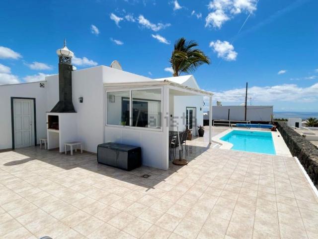 Chalet, Tias