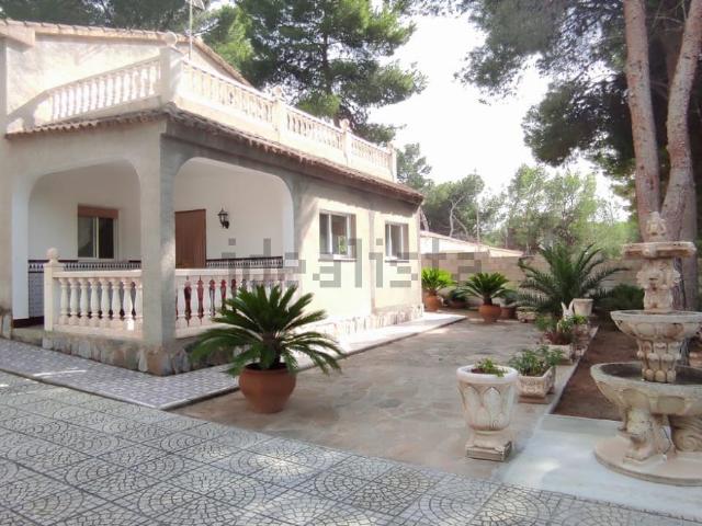 Chalet, Tibi