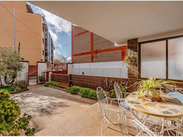 Chalet único en Carabanchel Alto – Parcela, piscina y jardín privado