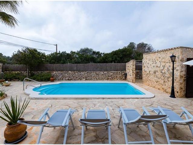Chalet unifamiliar con piscina en Cala Llombards