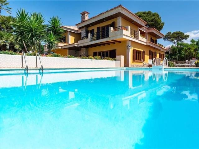 Chalet unifamiliar con piscina en solar de aprox. 859 m² y 3. 0m² Palma de Mallorca