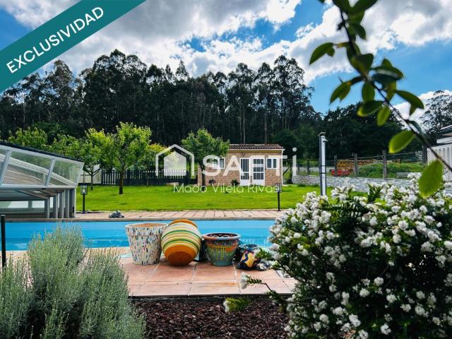 Chalet unifamiliar a 2km de A Estrada con piscina cubierta, una casita independiente ara celebraciones y zona para guardar material de jardín