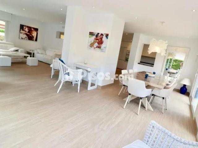 Chalet unifamiliar en alquiler en Calle Almendro, 17