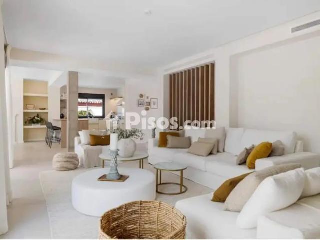 Chalet unifamiliar en alquiler en Avenida de las Palmeras, 23
