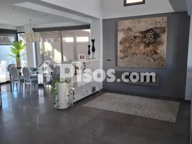 Chalet unifamiliar en alquiler en La Zubia