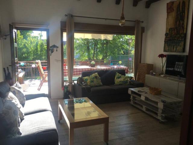 Chalet unifamiliar en planta, con Jardín