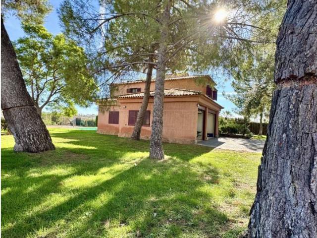 Chalet unifamiliar en venta en La Pobla de Vallbona
