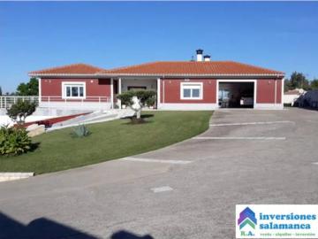 Chalet unifamiliar en venta en Villamayor