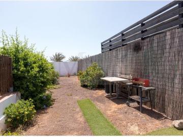 Chalet Unifamiliar en Villaverde: 3 Dormitorios, Piscina y Licencia VV