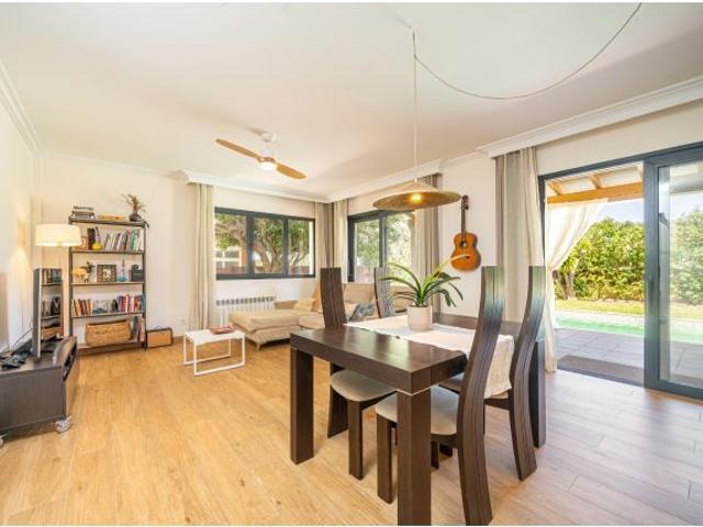 Chalet unifamiliar reformado con piscina, jardín y amplio garaje en Marratxí, Mallorca