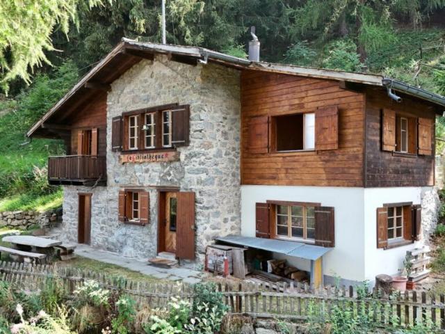 Chalet unique au bord du bisse, à seulement 350 mètres des télécabines de Veysonnaz